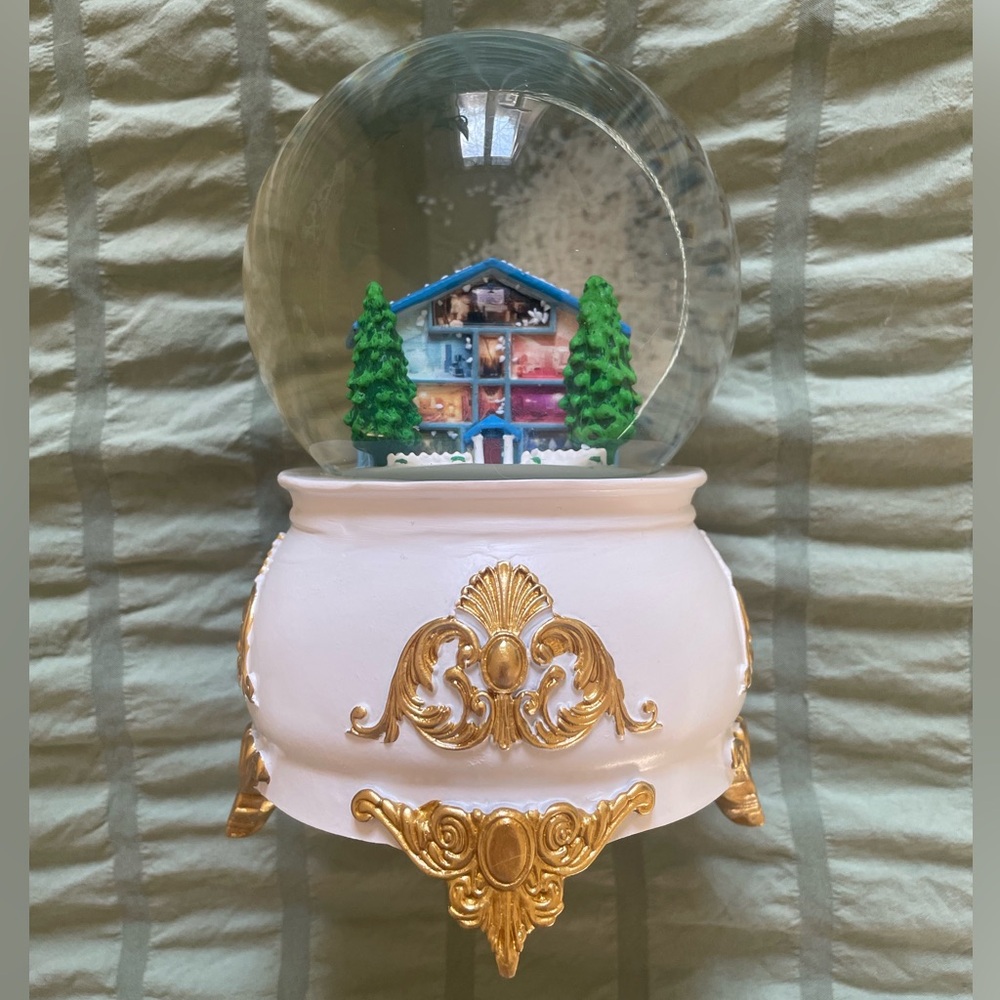 New Taylor Swift Lover Snowglobe